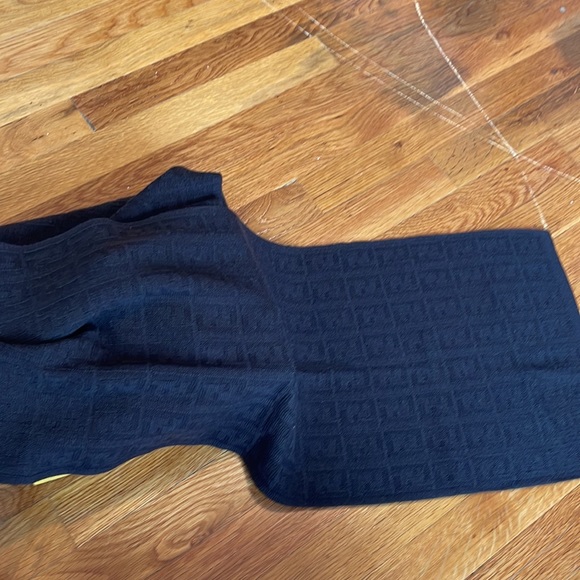 Fendi dark brown scarf - Picture 5 of 7